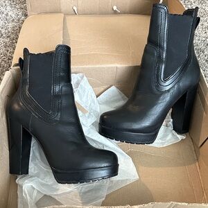 Elegant Black Heeled Boots